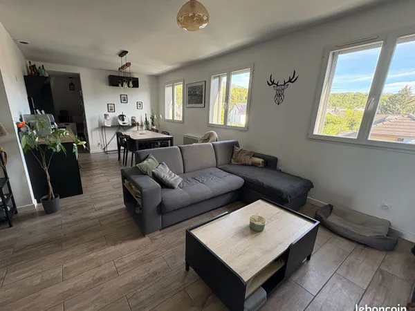 T3 traversant de 77 m² avec jardin et vues dégagée