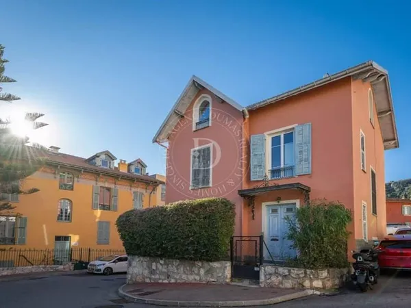 Exclusivité - studio en dernier etage