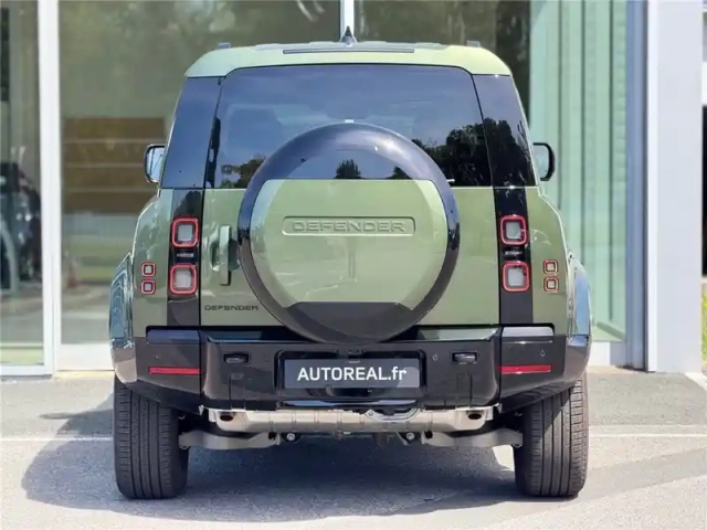 Land Rover Defender 110 phev — photo 5