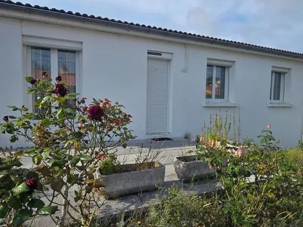 maison,3ch et garage de 40m2.