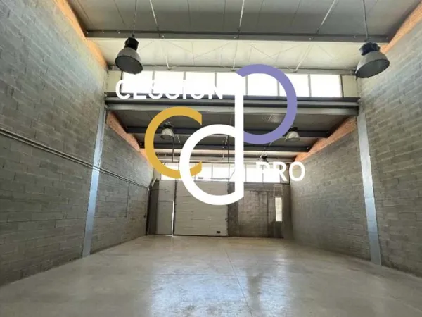 ENSEMBLE DE 3 ATELIERS DE 120 M2 CHACUN ET 2 BUREAUX DE 51 M2 À LOUER À CASTRIES (MONTPELLIER)