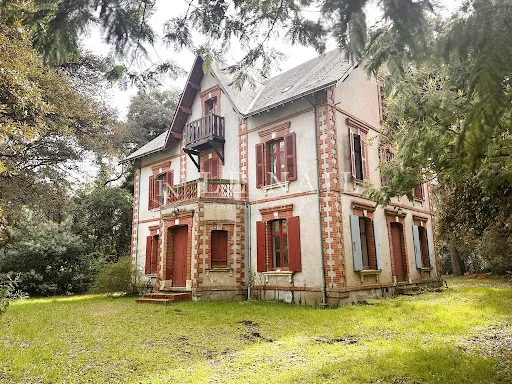 Villa 10 pièces 300 m²