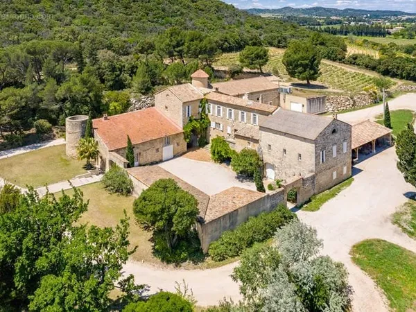 Bastide viticole en Bio Cru Tavel Propriété viticole sur 55 HA