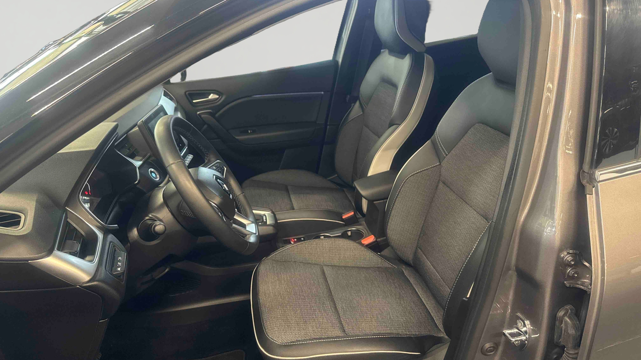 Renault Captur E-Tech 145 - 21 — photo 11