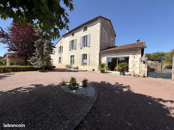 Maison 9 pièces 238 m²