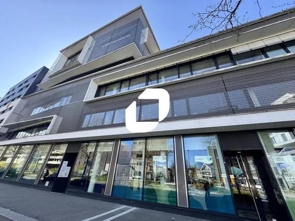 Bureau 1335 m²