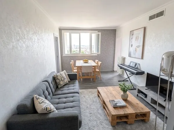 Villeurbanne Pressensé - Lumineux T4 de 64 m² en étage élevé avec balcon, loggia et vue dégagée (Pro