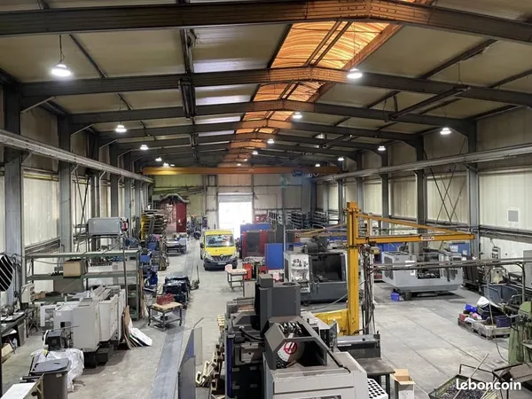 Local industriel 1 335 m²