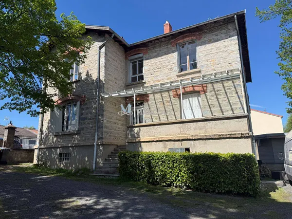 Maison 7 pièces 221 m²