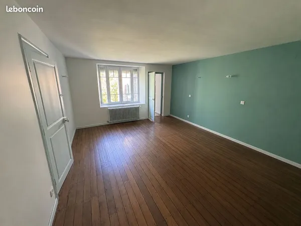 Grand bureau 28 m² 1er étage - beau parquet & rangement - Villers-Semeuse (08)
