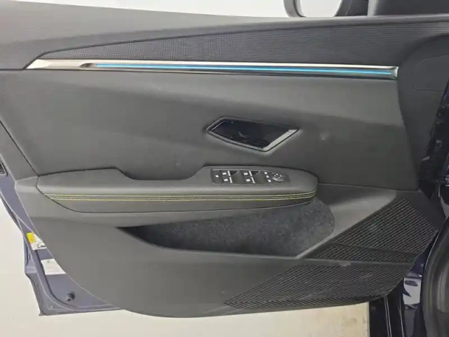 Renault Megane e-tech 220 ch autonomie confort gsr2 — photo 37