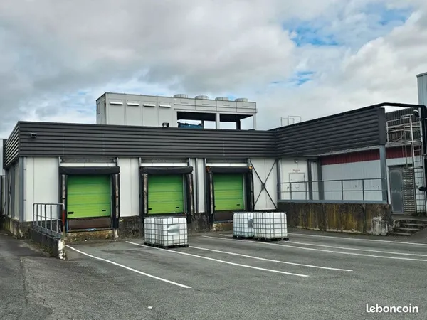 Entrepôt 675 m² LES HERBIERS