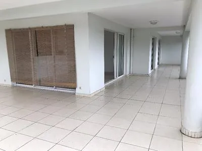 Location appartement 4 pièces de 150 m2 à Didier