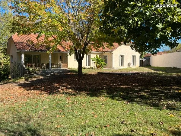 A louer maison à Saint Armou 189m2