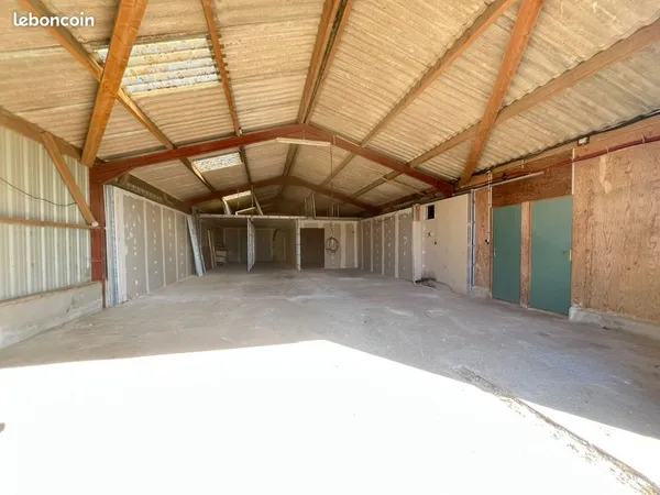 Local d’activité et entrepôt Location Plougoulm 4p 177m² 700€