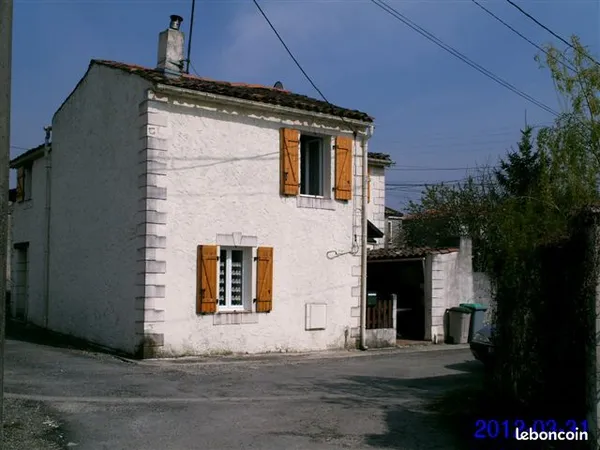 Petite maison avec un étage