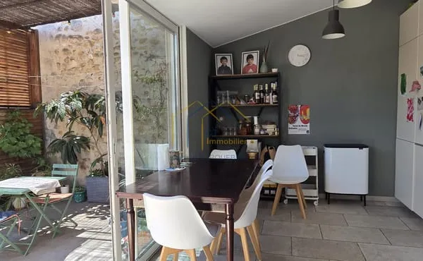 Maison rénovée avec trois chambres et terrasse