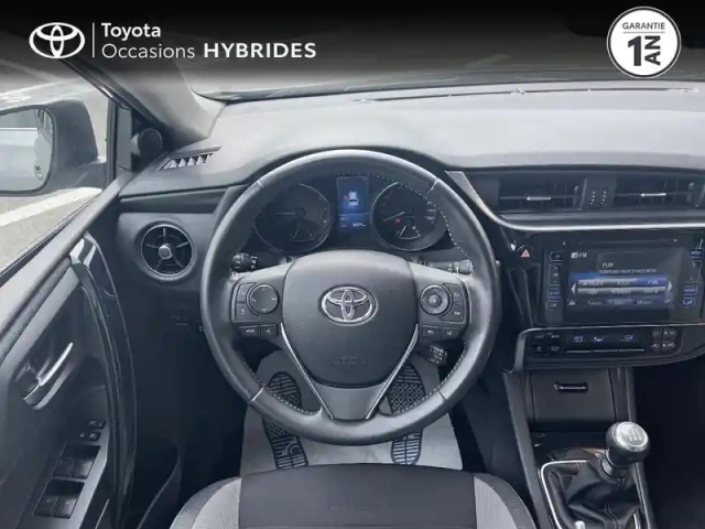 Toyota Auris 1.2 turbo 116ch design — photo 9
