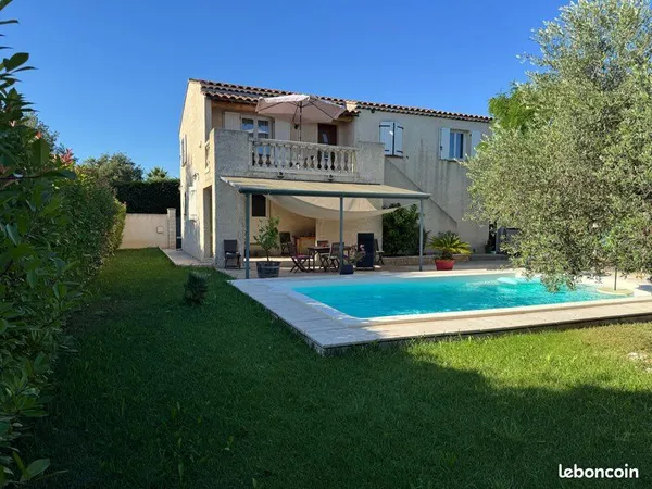 Villa avec piscine - Bel Air - Terrain 786 m² - Double garage
