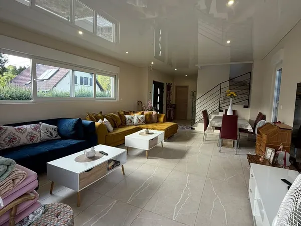 *À LOUER - BLOTZHEIM, rue des Sources : maison d'architecte individuelle de 109 m², construite en 20