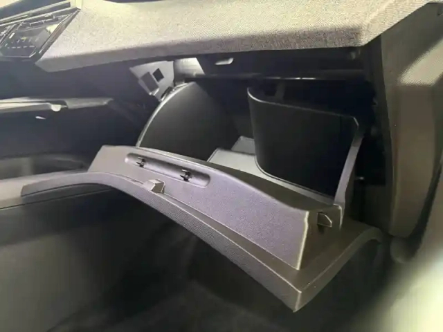 Peugeot 3008 hybrid 145 e-dcs6 — photo 29