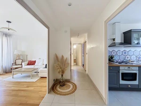 Appartement 72m2 en dernier étage et ses deux balcons - VICTOR HUGO / MONTCHAPET