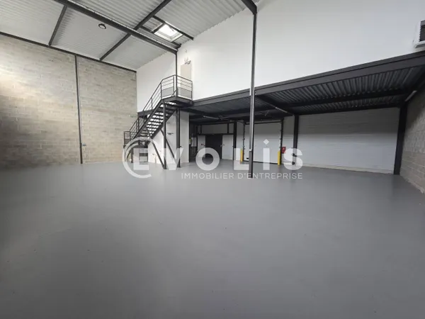 Local d'activité 764 m²