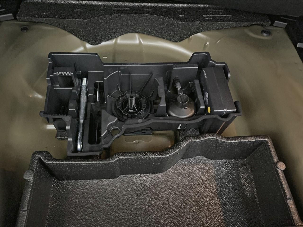 Peugeot 2008 hybrid 145 ch e-dcs6 allure — photo 16