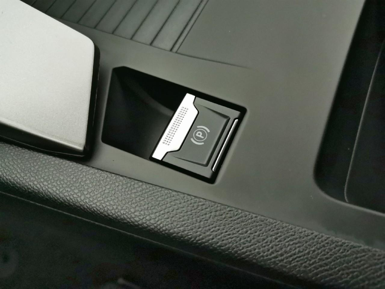 Peugeot 308 sw hybrid 145 e-dcs6 style — photo 31