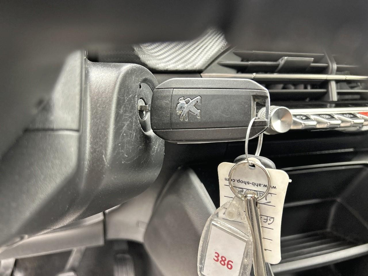 Peugeot 208 bluehdi 100 s&s bvm6 style — photo 19
