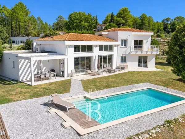 Villa 5 pièces 223 m²