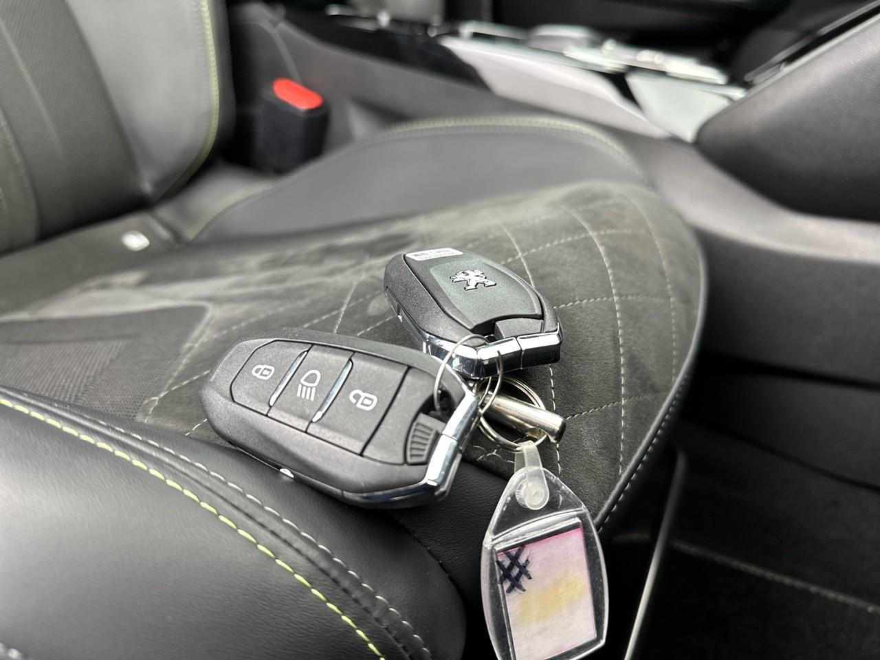 Peugeot 2008 puretech 130 s&s eat8 gt pack — photo 36