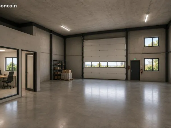 Entrepôt neuf 250 m² + bureau - Parking privé - Marseille 13004
