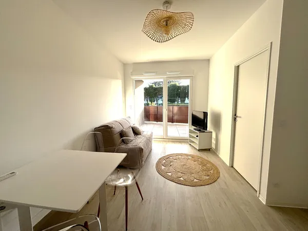 PINÈDE - T2 AVEC TERRASSE ET PARKING