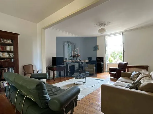 Maison 8 pièces 235 m²