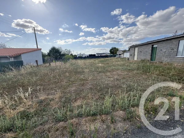 Terrain 583 m²