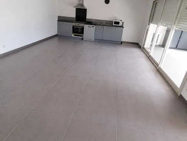 À LOUER - BEL APPARTEMENT T3 DE 72 m² AVEC GRANDE TERRASSE, GARAGE ET PARKING