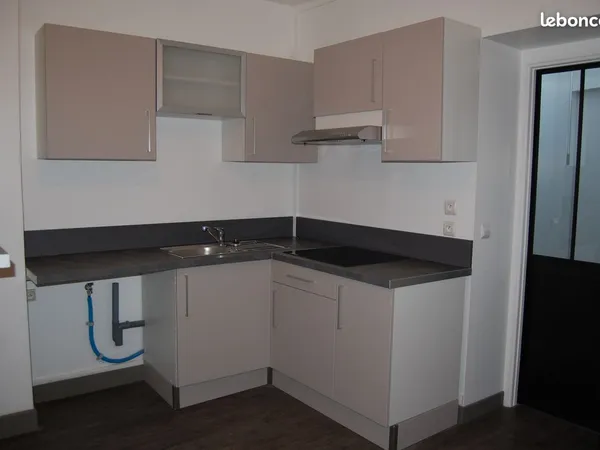 Loue agreable F2 43 M2 Rue Chanoine pillons avec jardin
