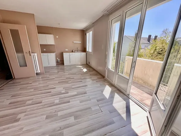 SPACIEUX T2 AVEC BALCON - CAVE ET PARKING