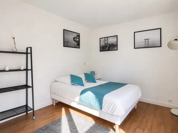 Chambre spacieuse et chaleureuse – 15m²