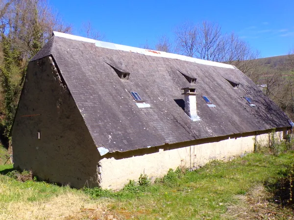 Vends Grange à Ousté, Hautes-Pyrénées, isolée, calme, terrain, ruisseau - 2 chambres, 98m²