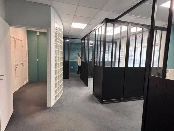 Bureau 70 m²
