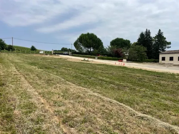 Terrain 820 m²