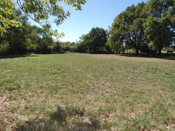 VILLEBRET Terrain de 3707 m2 dont 1835 m2 constructibles