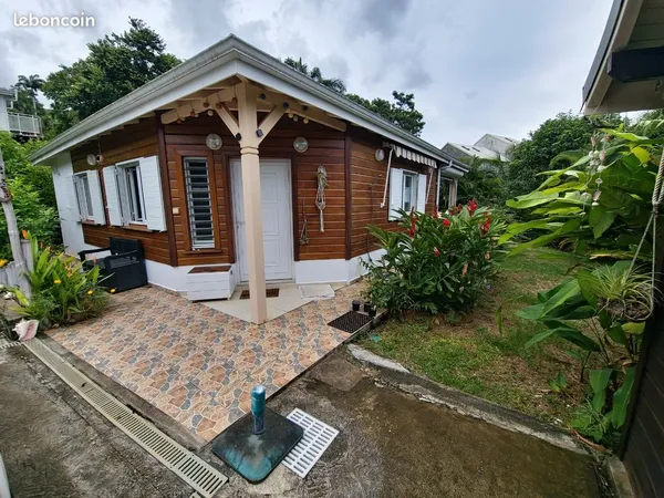 Maison avec piscine proche plage de grande Anse