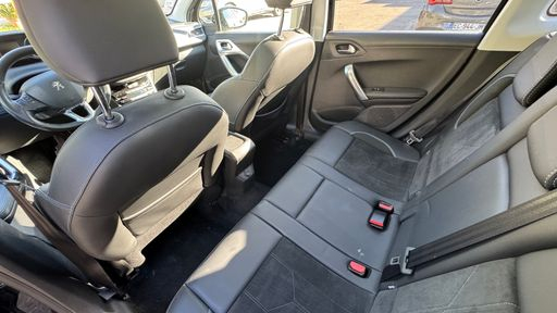 Peugeot 2008 Crossway 1.2 130.00 - Crossway – 2019 – 98297 km – Essence – Boîte Manuelle — photo 26