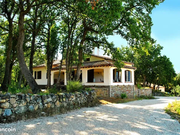 Villa 8 pièces 182 m²