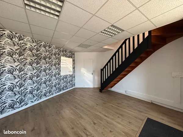 Local 43 m² ORGERES EN BEAUCE