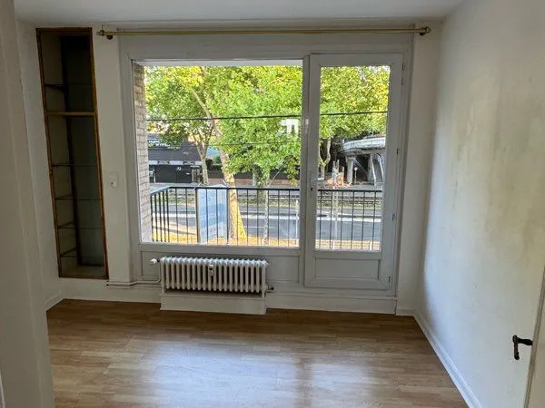 Appartement T4 87m2 lumineux au pied des transports, commerces et axes routiers