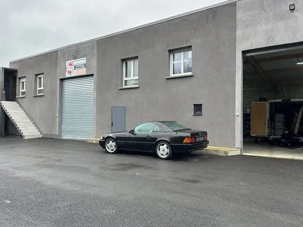 Local d'activité 555 m²